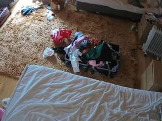 voyeurcam-julmodels-whitebed-5