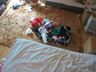 voyeurcam-julmodels-whitebed-5