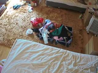 voyeurcam-julmodels-whitebed-5