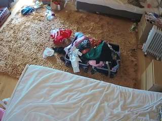 voyeurcam-julmodels-whitebed-5