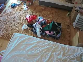voyeurcam-julmodels-whitebed-5