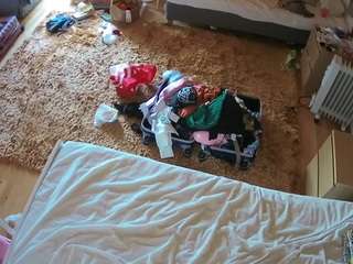 voyeurcam-julmodels-whitebed-5