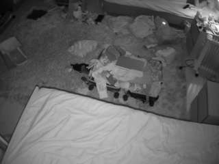 voyeurcam-julmodels-whitebed-5
