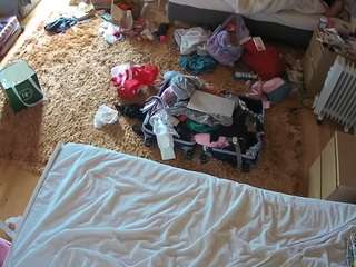 voyeurcam-julmodels-whitebed-5 webcam