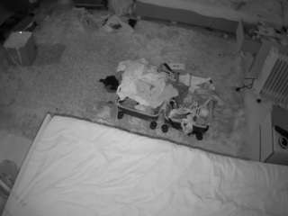 voyeurcam-julmodels-whitebed-5