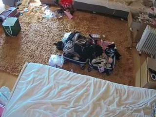 voyeurcam-julmodels-whitebed-5