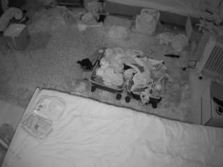 Эта модель сейчас онлайн. voyeurcam-julmodels-whitebed-5