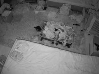 Model ini sedang live sekarang. voyeurcam-julmodels-whitebed-5