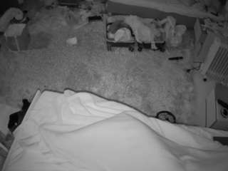 voyeurcam-julmodels-whitebed-5