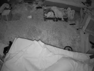 Acest model este live acum. voyeurcam-julmodels-whitebed-5