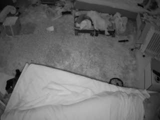 Эта модель сейчас онлайн. voyeurcam-julmodels-whitebed-5