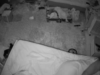 Ця модель зараз онлайн. voyeurcam-julmodels-whitebed-5