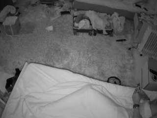 Mẫu này đang trực tiếp. voyeurcam-julmodels-whitebed-5