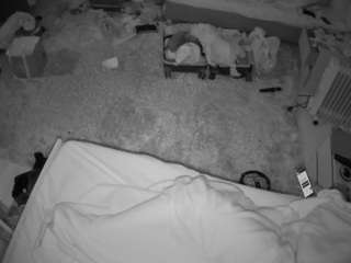 Эта модель сейчас онлайн. voyeurcam-julmodels-whitebed-5