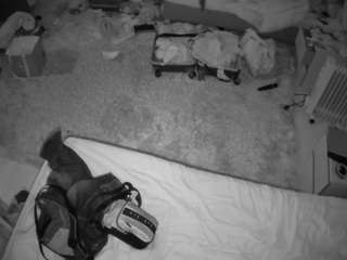 voyeurcam-julmodels-whitebed-5