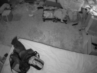 यह मॉडल अभी लाइव है. voyeurcam-julmodels-whitebed-5