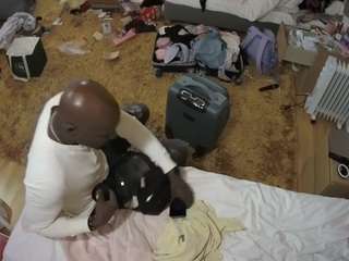Model ini sedang live sekarang. voyeurcam-julmodels-whitebed-5