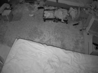 voyeurcam-julmodels-whitebed-5