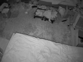 voyeurcam-julmodels-whitebed-5