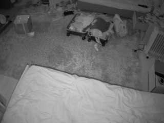 voyeurcam-julmodels-whitebed-5