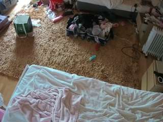 voyeurcam-julmodels-whitebed-5