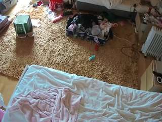 voyeurcam-julmodels-whitebed-5