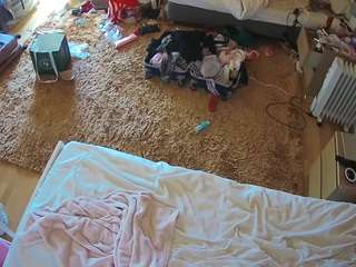 voyeurcam-julmodels-whitebed-5