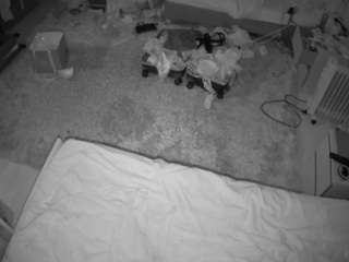 voyeurcam-julmodels-whitebed-5