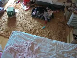 voyeurcam-julmodels-whitebed-5 webcam