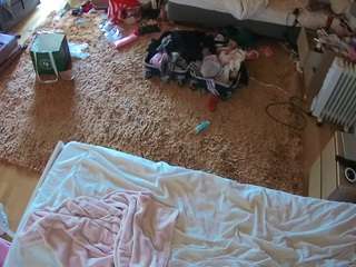 voyeurcam-julmodels-whitebed-5