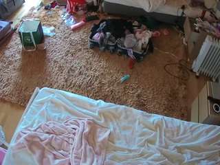 voyeurcam-julmodels-whitebed-5