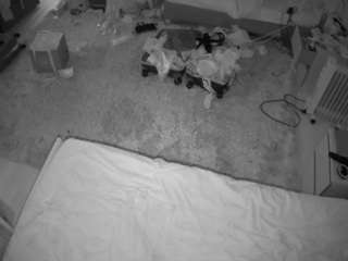 voyeurcam-julmodels-whitebed-5
