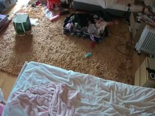 voyeurcam-julmodels-whitebed-5