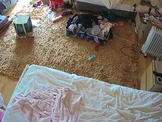 voyeurcam-julmodels-whitebed-5
