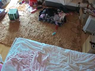 voyeurcam-julmodels-whitebed-5