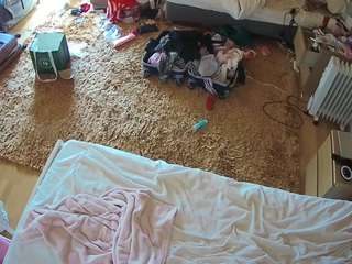 voyeurcam-julmodels-whitebed-5