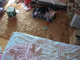 voyeurcam-julmodels-whitebed-5