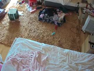 voyeurcam-julmodels-whitebed-5