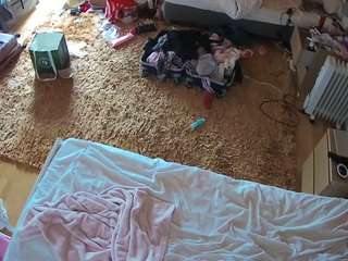 voyeurcam-julmodels-whitebed-5