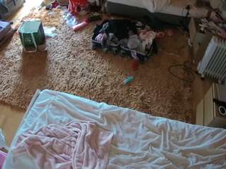 voyeurcam-julmodels-whitebed-5