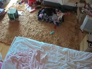 voyeurcam-julmodels-whitebed-5