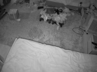voyeurcam-julmodels-whitebed-5