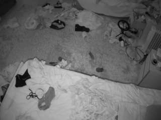 voyeurcam-julmodels-whitebed-5