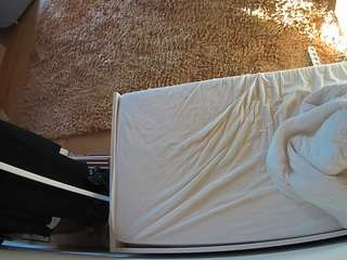 voyeurcam-julmodels-whitebed-5