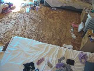 voyeurcam-julmodels-whitebed-5