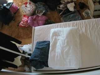 voyeurcam-julmodels-whitebed-5