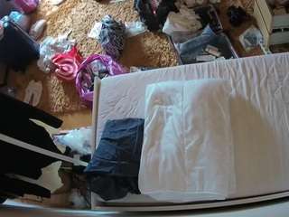 voyeurcam-julmodels-whitebed-5
