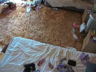 voyeurcam-julmodels-whitebed-5
