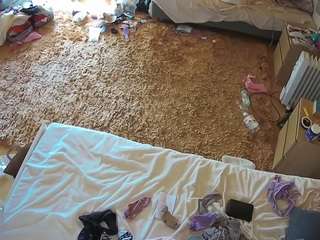 voyeurcam-julmodels-whitebed-5