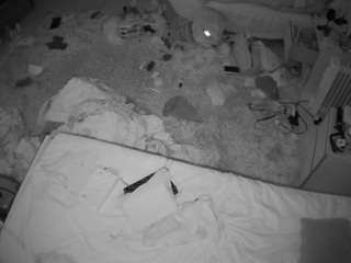 voyeurcam-julmodels-whitebed-5
